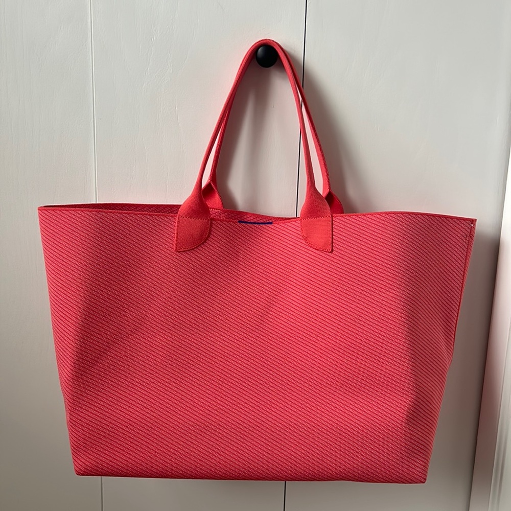Rothy’s the essential tote in pink . Retired color